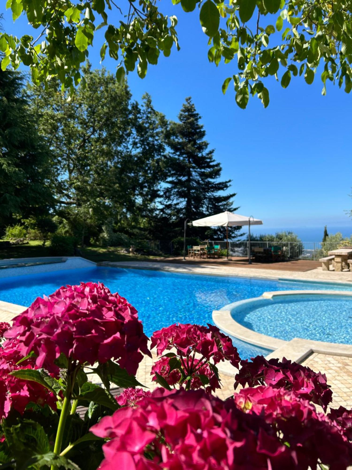 La Terrazza Sulla Versilia Пьетразанта Экстерьер фото